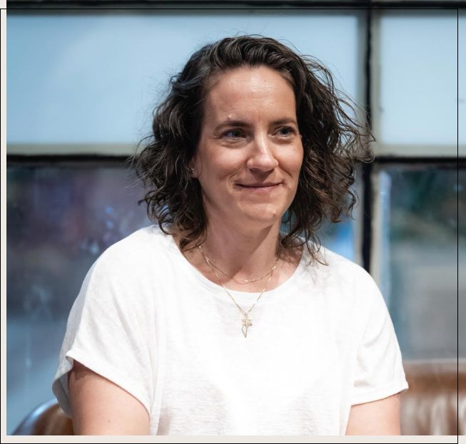 פיזותרפיסטית עדי במעיין סטודיו